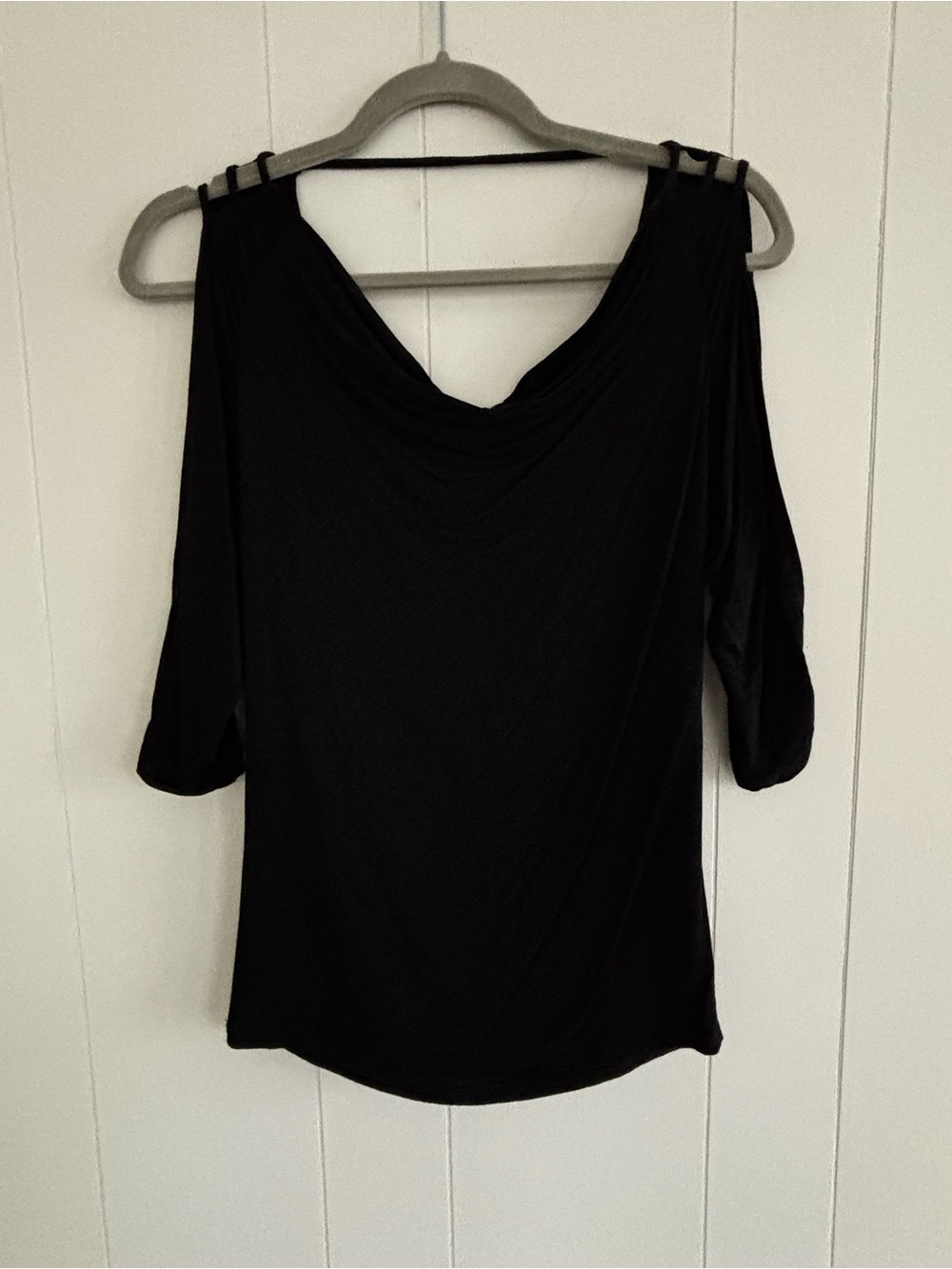 Black Cold-Shoulder Women's Top - Sleek Everyday Style